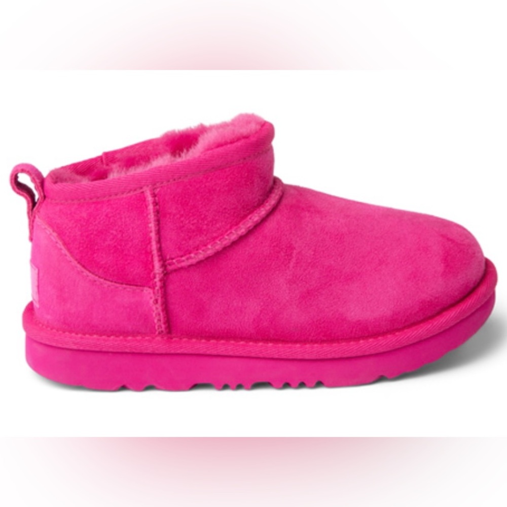 Ugg boots 🦄 girls size 13 ultra mini style! Brand new with 🏷️